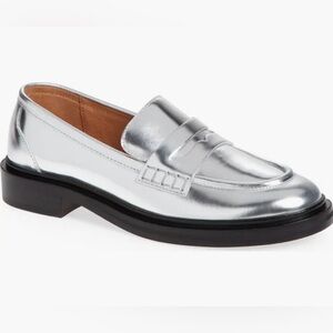 Brand new with tags- Madewell Women's The Vernon Loafer size 7.5.
Never Worn.